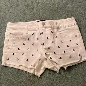 White denim shorts size 26